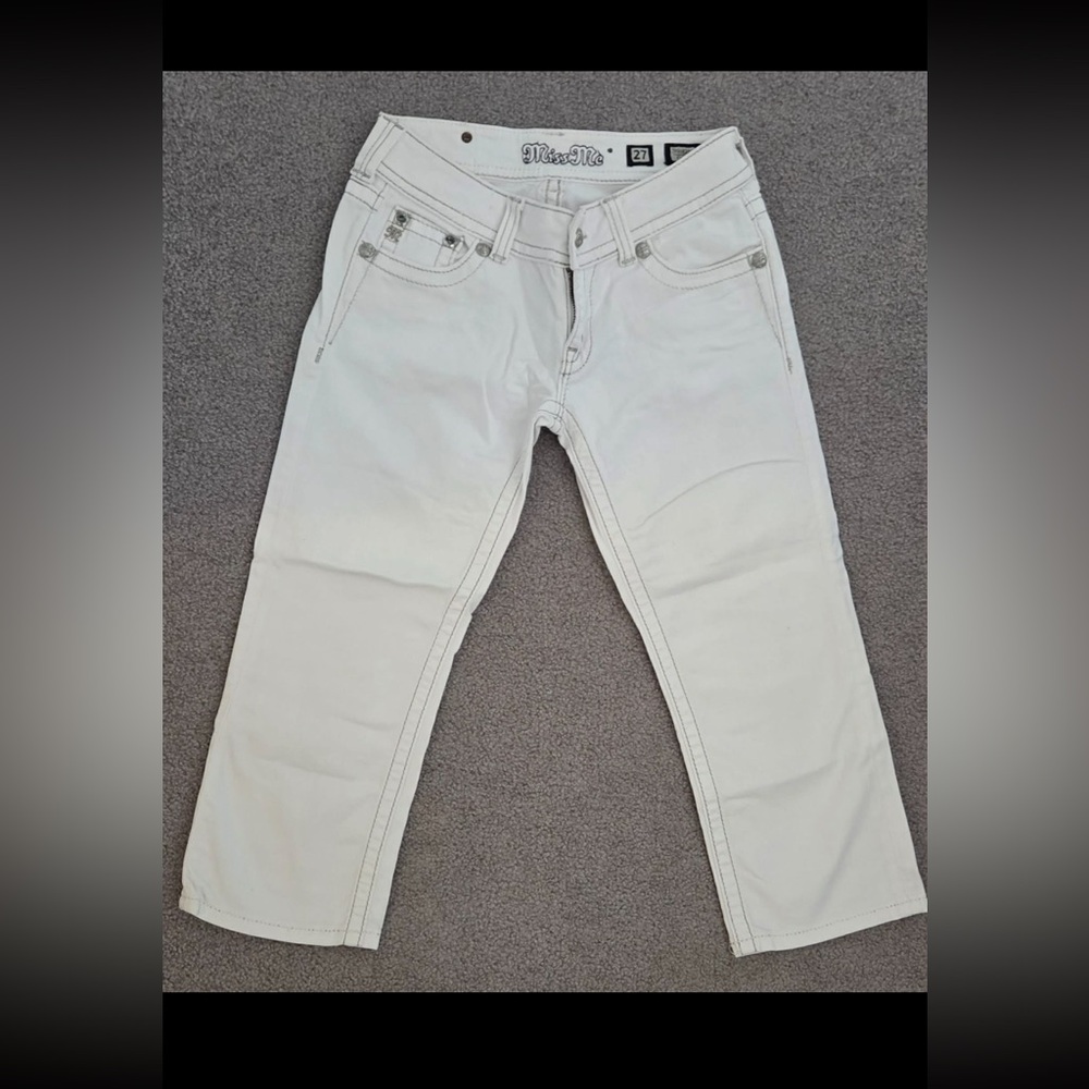 Miss Me White Capri Jeans with Contrast Stitching